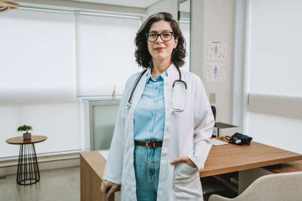  Dra. Laura Méndez - Especialista en Dermatología Clínica